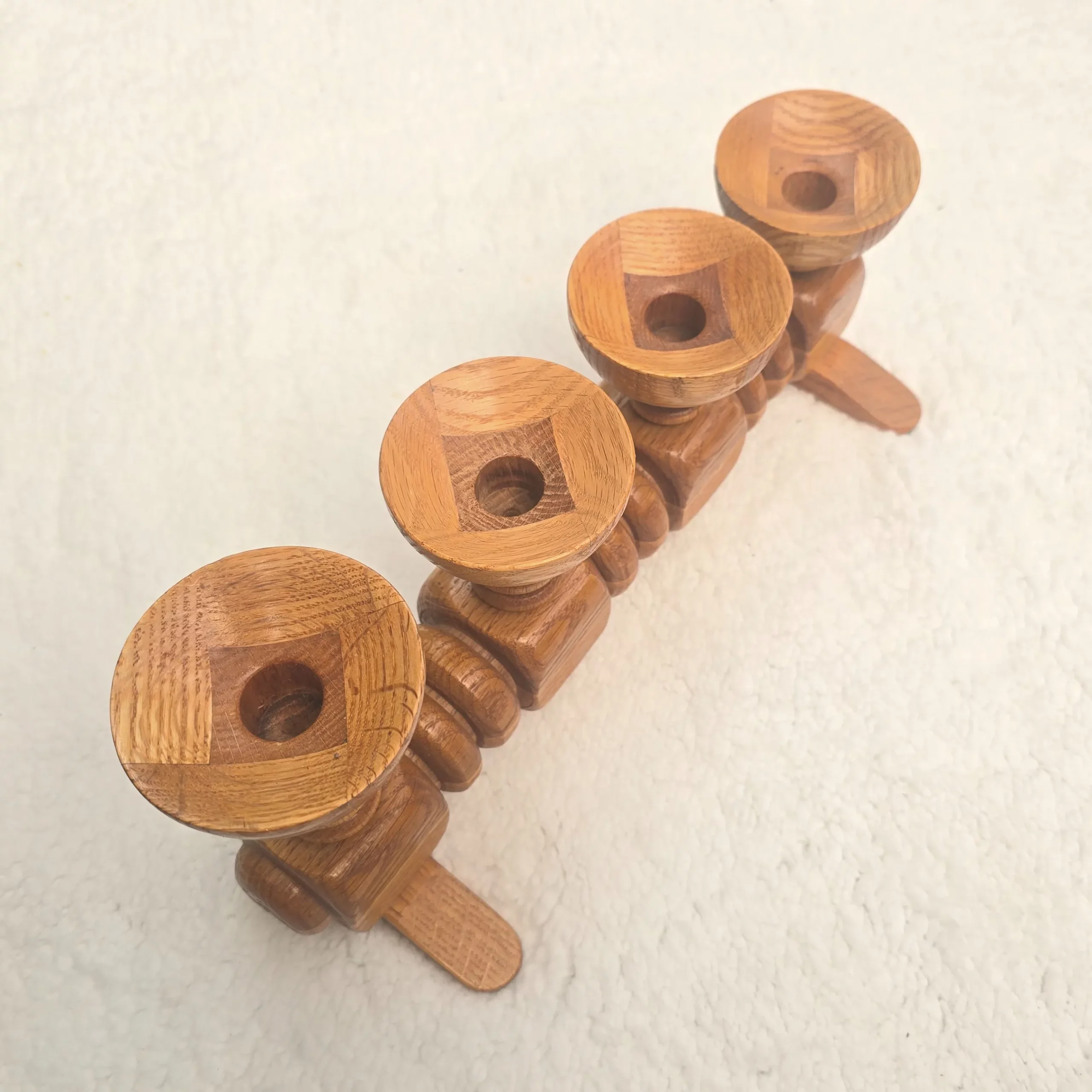Houten kandelaar Scandinavisch ontwerp